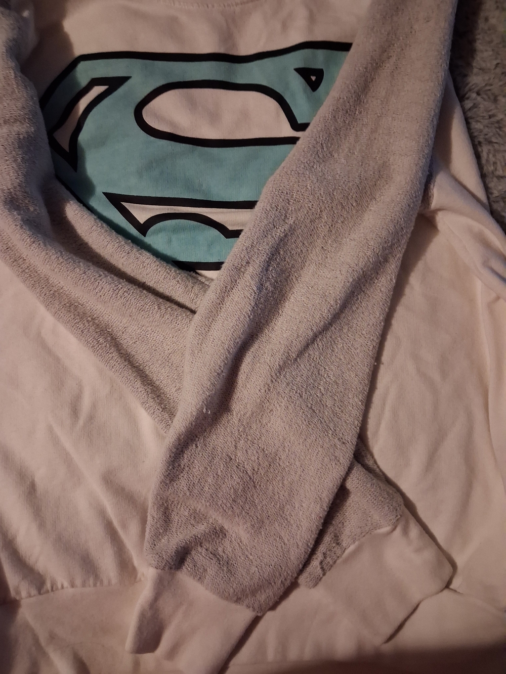 DC Comics White Long Sleeve Sweatshirt with Light Blue and Black Superman Shield - Picture 4 of 6